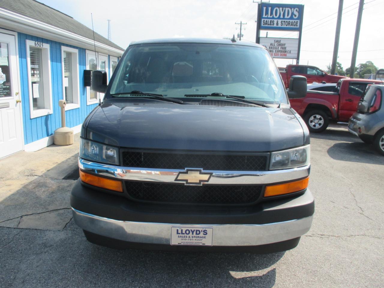 Chevrolet Express Passenger RWD 3500 155" LT w/1LT 2017