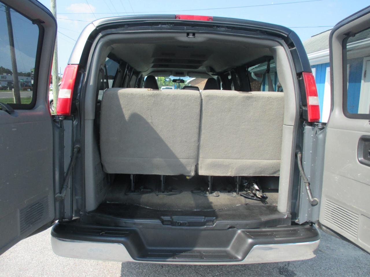Chevrolet Express Passenger RWD 3500 155" LT w/1LT 2017