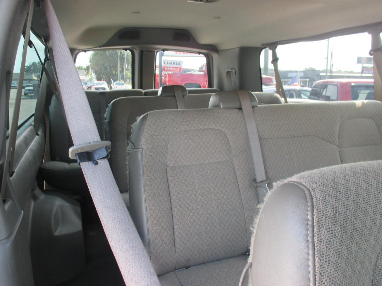 Chevrolet Express Passenger RWD 3500 155" LT w/1LT 2017