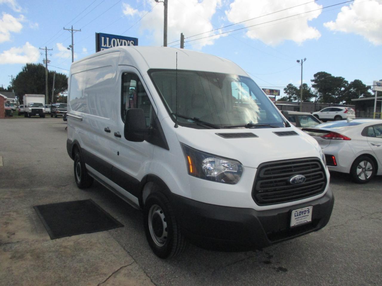 Ford Transit Van T-250 130" Med Rf 9000 GVWR Sliding RH Dr 2018