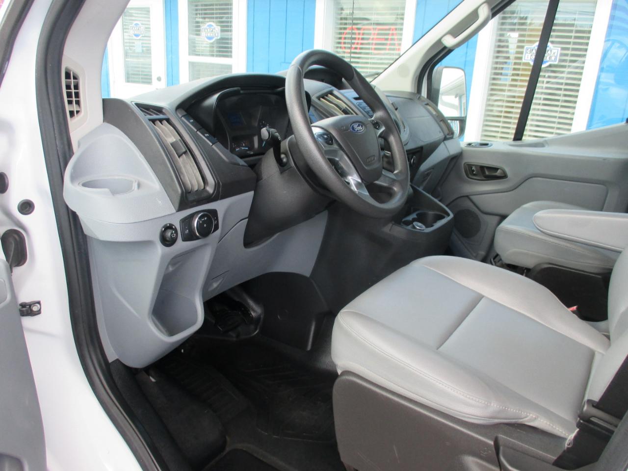 Ford Transit Van T-250 130" Med Rf 9000 GVWR Sliding RH Dr 2018