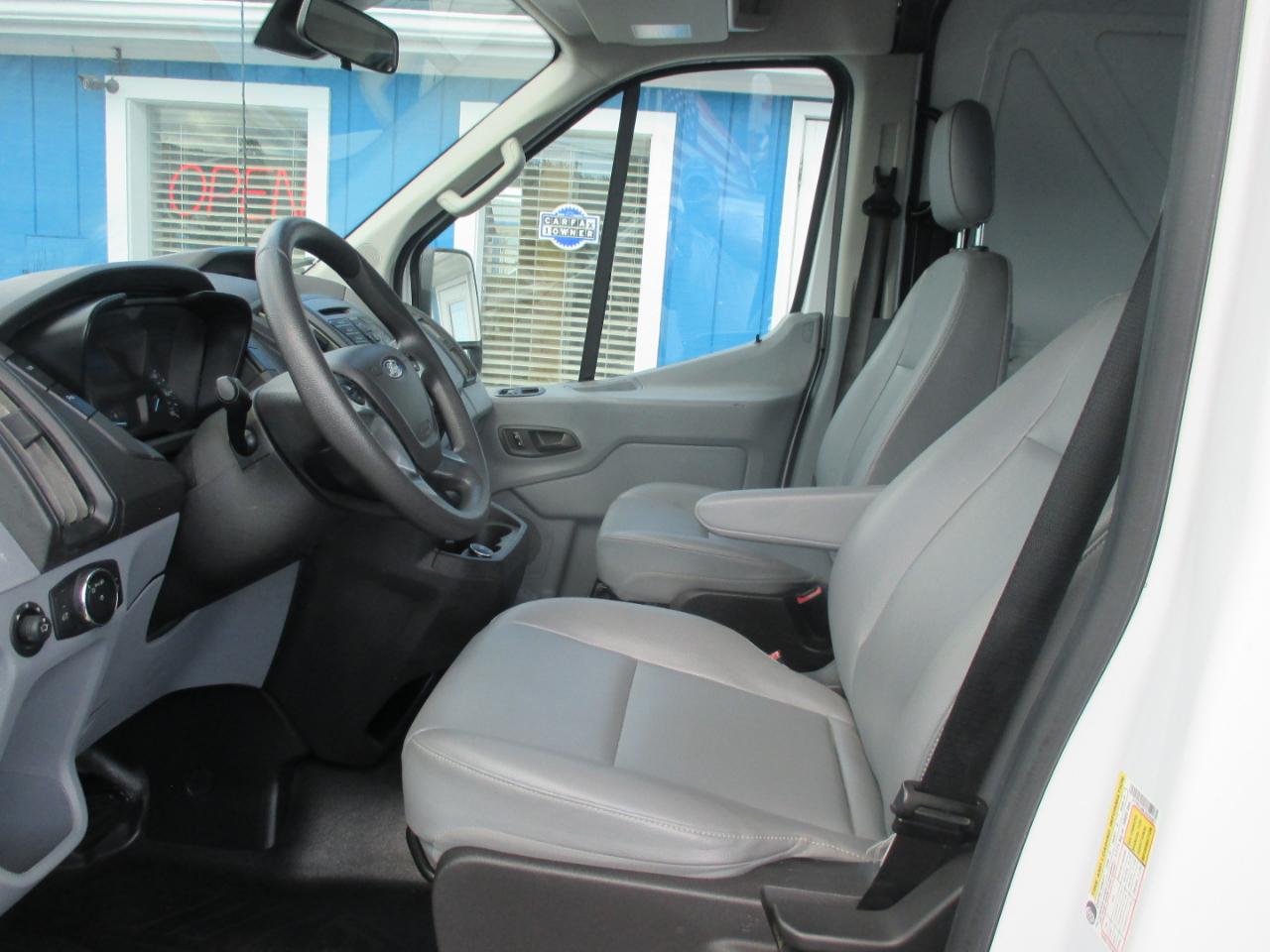 Ford Transit Van T-250 130" Med Rf 9000 GVWR Sliding RH Dr 2018