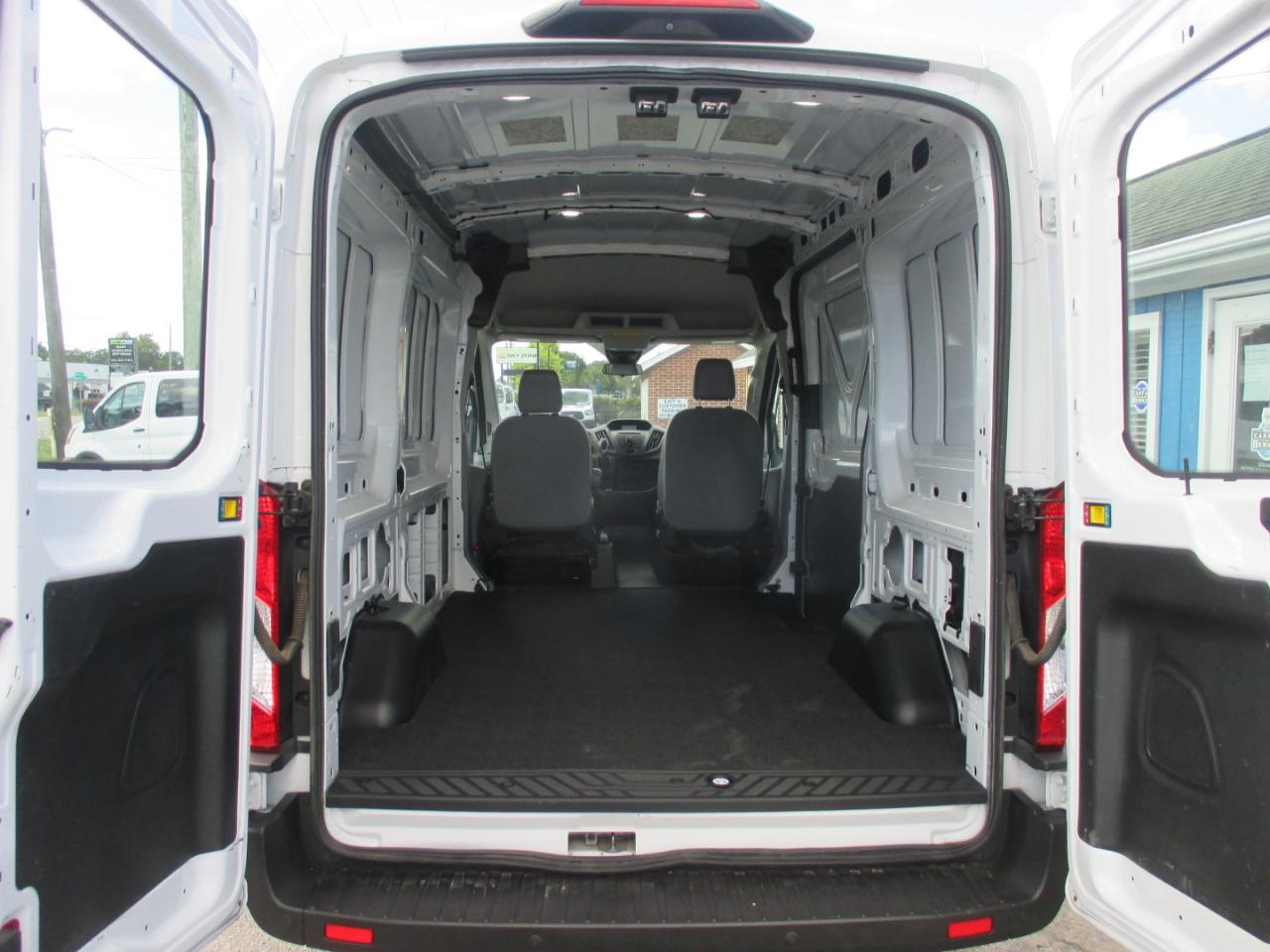 Ford Transit Van T-250 130" Med Rf 9000 GVWR Sliding RH Dr 2018