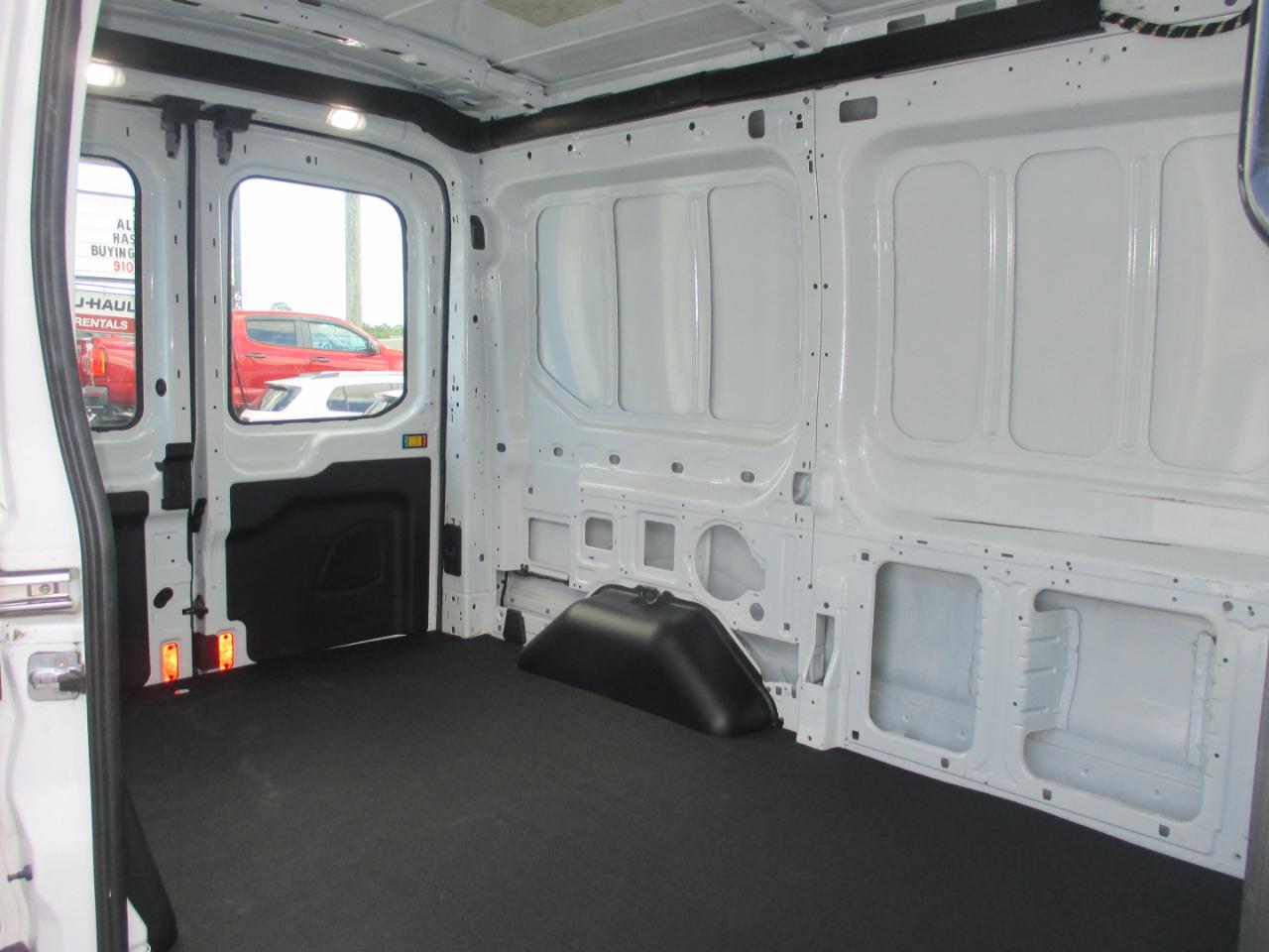 Ford Transit Van T-250 130" Med Rf 9000 GVWR Sliding RH Dr 2018