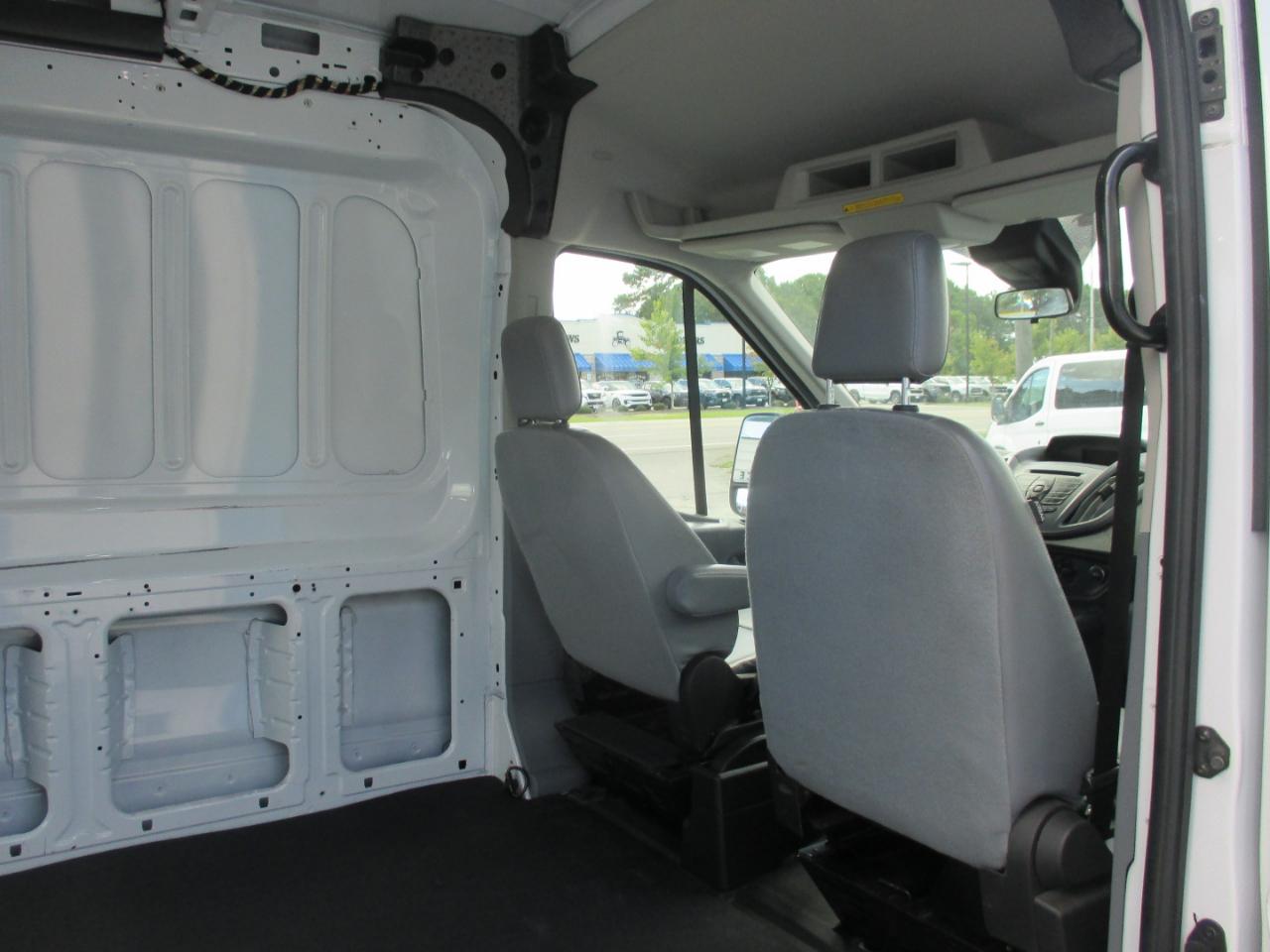Ford Transit Van T-250 130" Med Rf 9000 GVWR Sliding RH Dr 2018