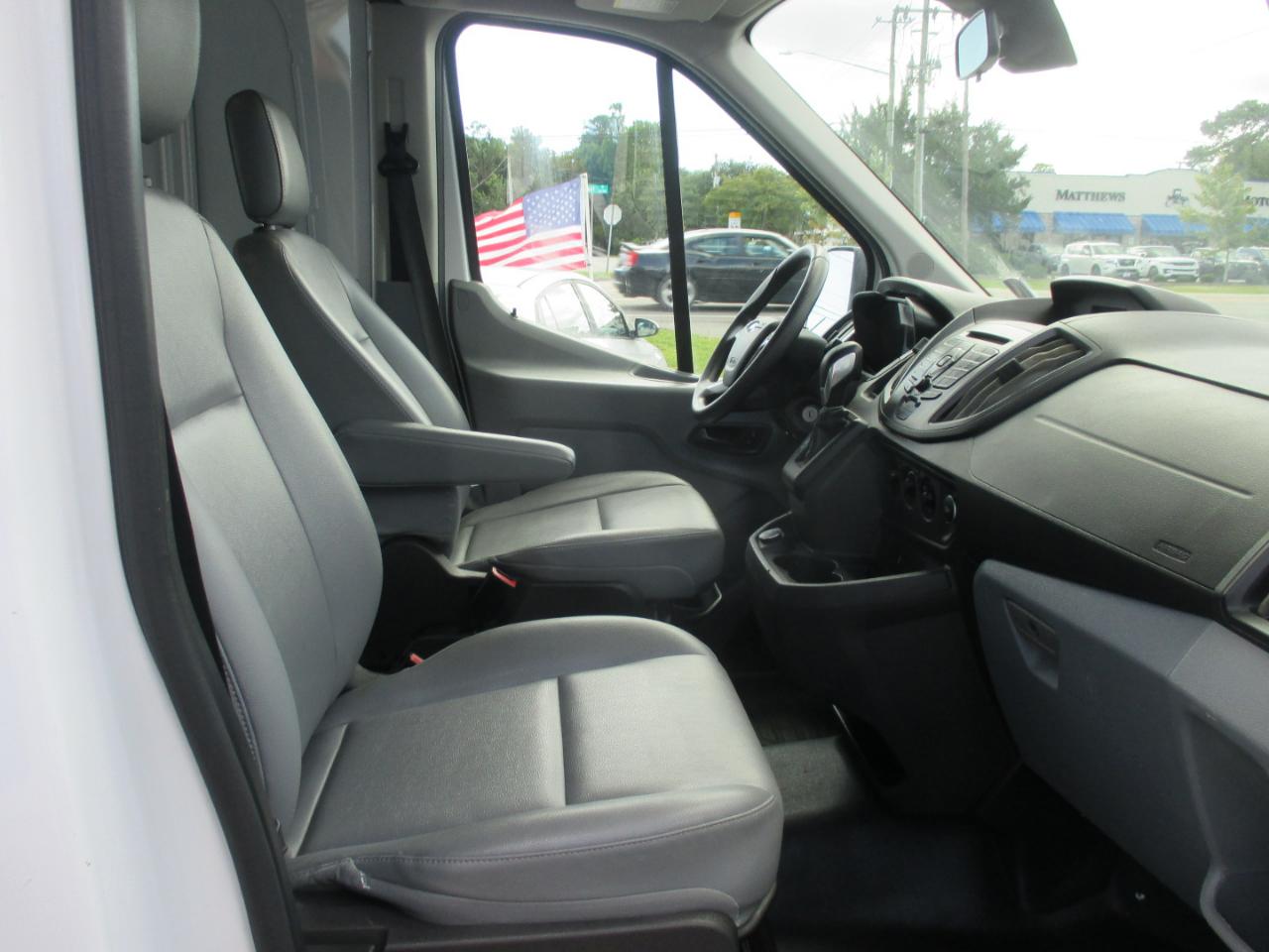 Ford Transit Van T-250 130" Med Rf 9000 GVWR Sliding RH Dr 2018