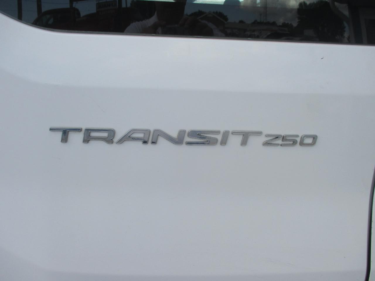 Ford Transit Van T-250 130" Med Rf 9000 GVWR Sliding RH Dr 2018