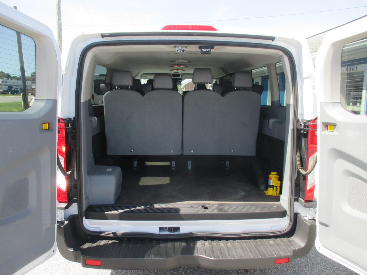 Ford Transit Passenger Wagon T-350 148" Low Roof XL Swing-Out RH Dr 2018