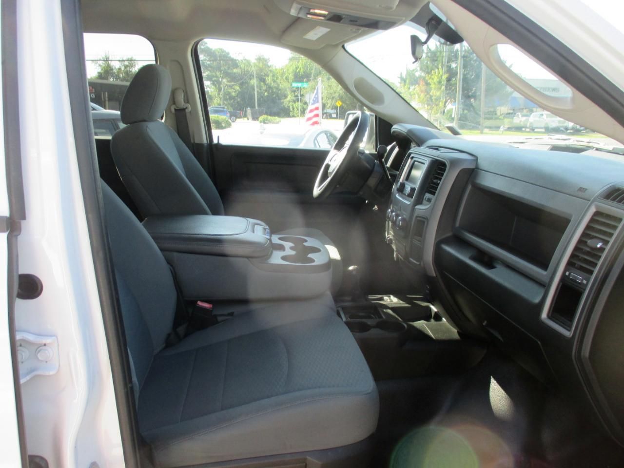 RAM 2500 Tradesman 4x4 Crew Cab 6'4" Box 2018