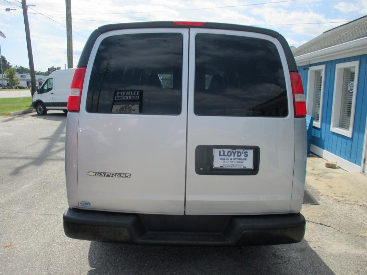 Chevrolet Express Passenger RWD 2500 135" LS 2019