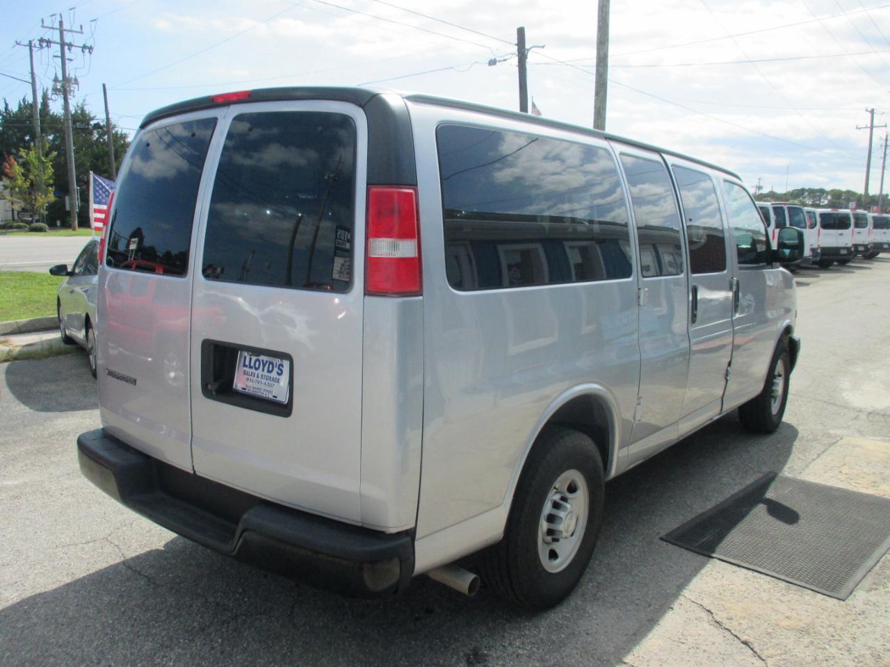 Chevrolet Express Passenger RWD 2500 135" LS 2019