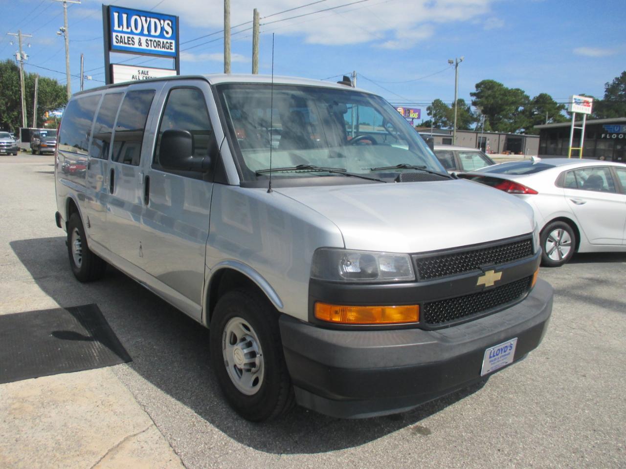 Chevrolet Express Passenger RWD 2500 135" LS 2019