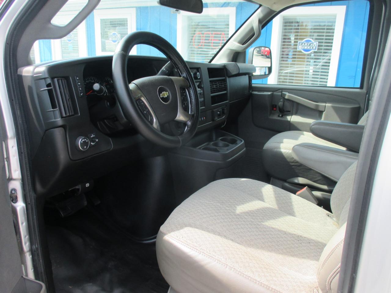 Chevrolet Express Passenger RWD 2500 135" LS 2019
