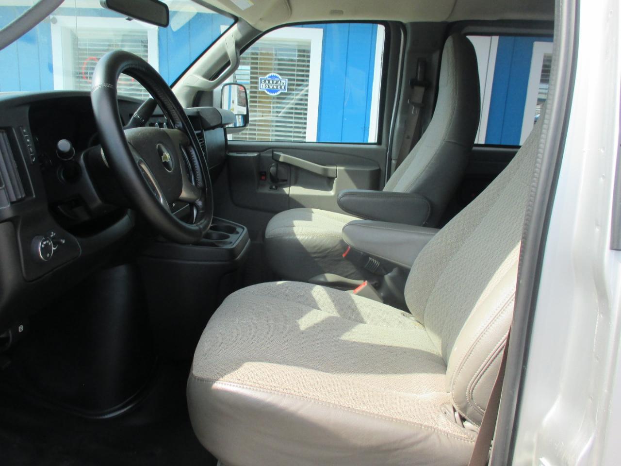 Chevrolet Express Passenger RWD 2500 135" LS 2019