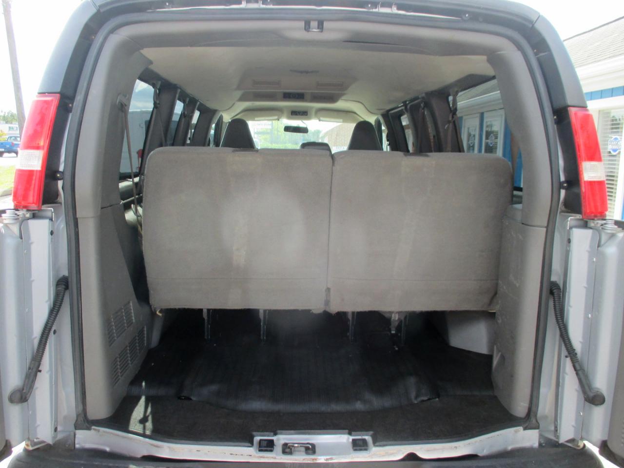 Chevrolet Express Passenger RWD 2500 135" LS 2019
