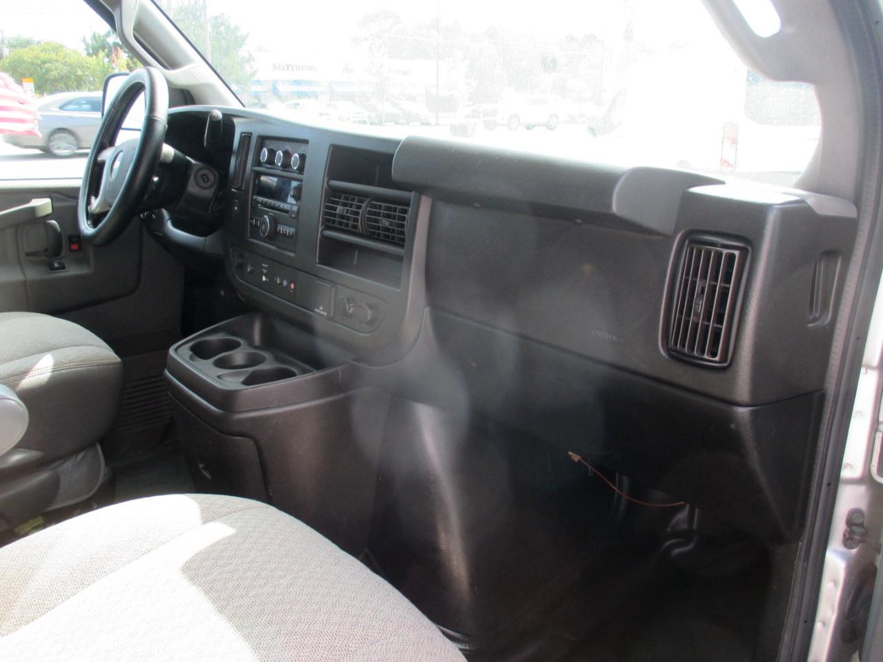 Chevrolet Express Passenger RWD 2500 135" LS 2019