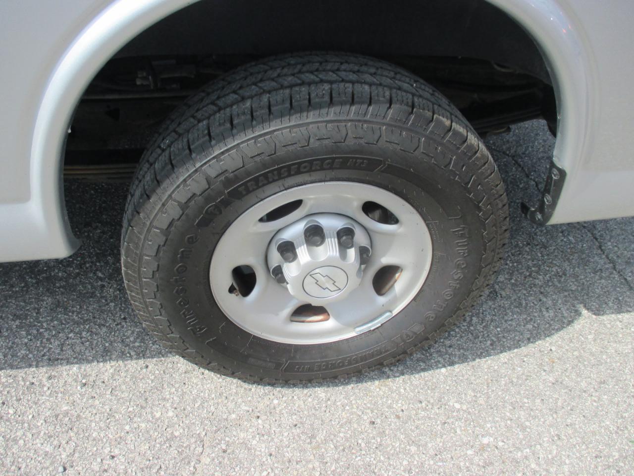 Chevrolet Express Passenger RWD 2500 135" LS 2019
