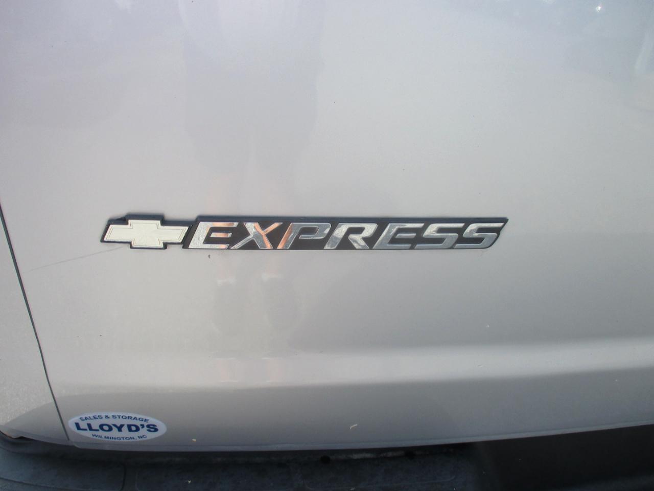 Chevrolet Express Passenger RWD 2500 135" LS 2019