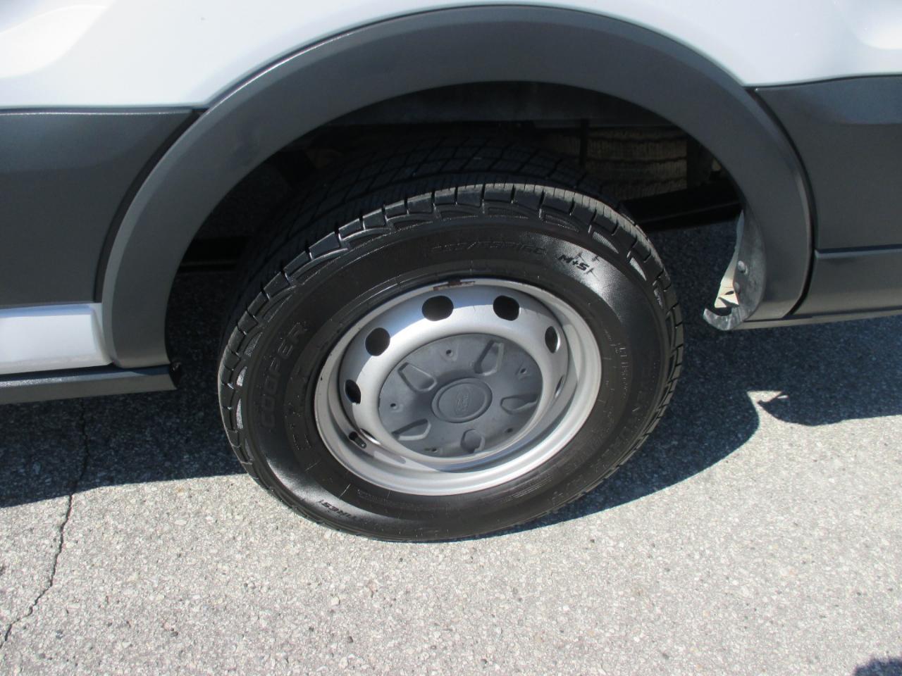Ford Transit Passenger Wagon T-350 148" Low Roof XL Swing-Out RH Dr 2018