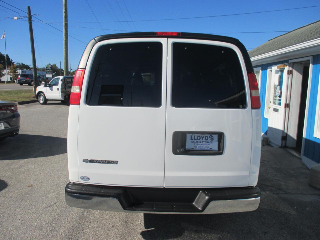Chevrolet Express Passenger RWD 3500 155" LT w/1LT 2017