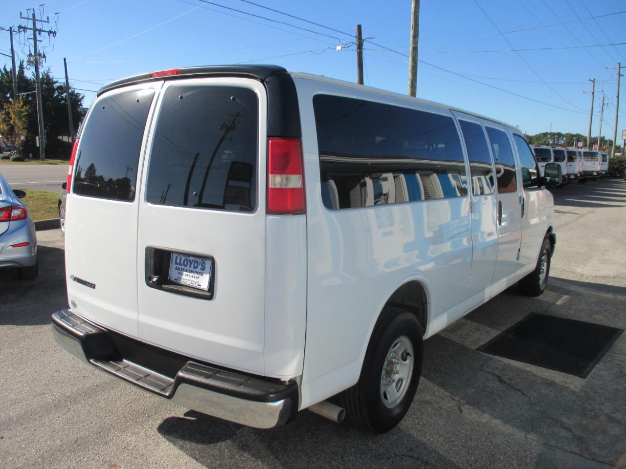 Chevrolet Express Passenger RWD 3500 155" LT w/1LT 2017