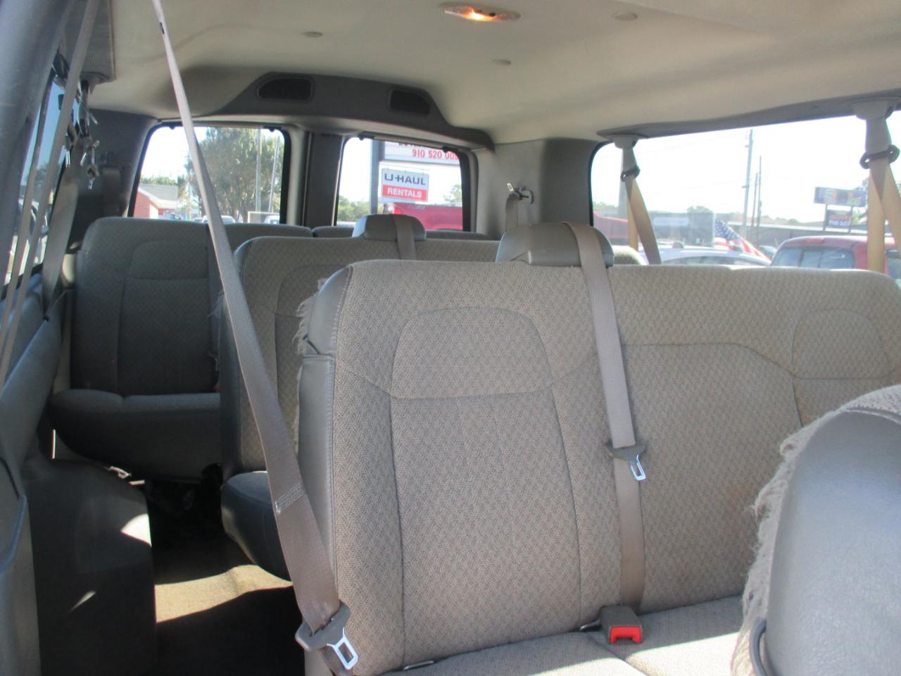 Chevrolet Express Passenger RWD 3500 155" LT w/1LT 2017