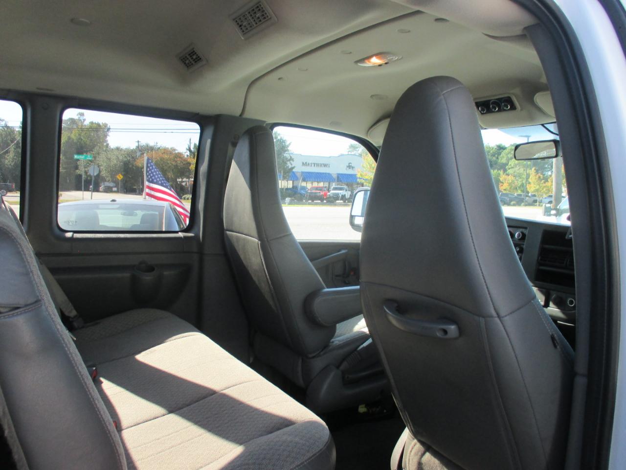 Chevrolet Express Passenger RWD 3500 155" LT w/1LT 2017