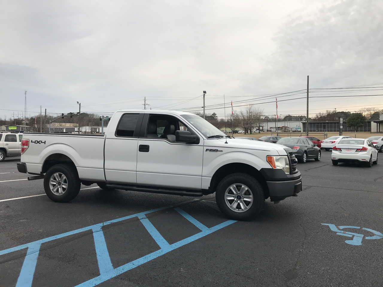 Ford F-150 XLT SuperCab 8-ft. Bed 4WD 2013
