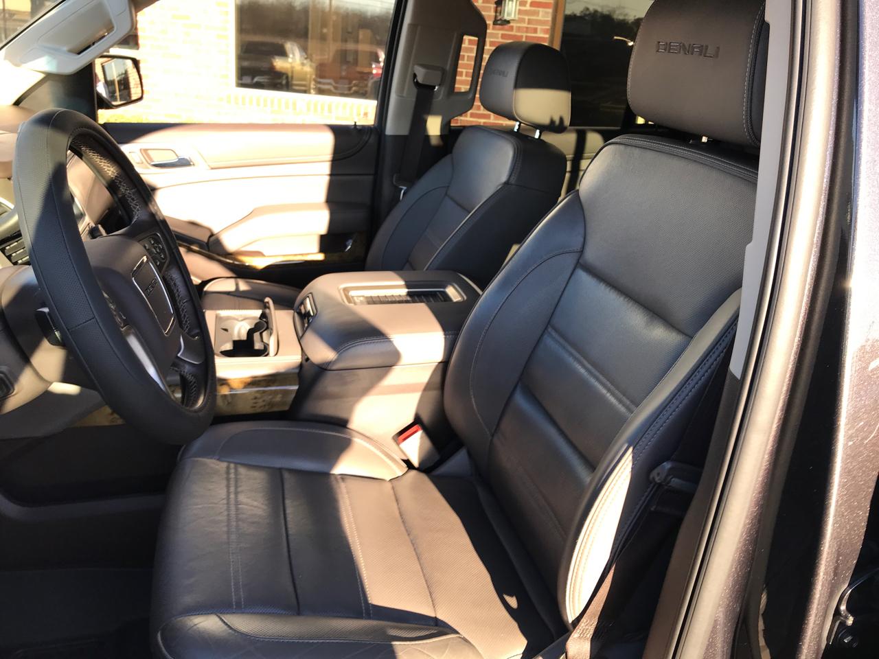 GMC Yukon Denali 4WD 2017