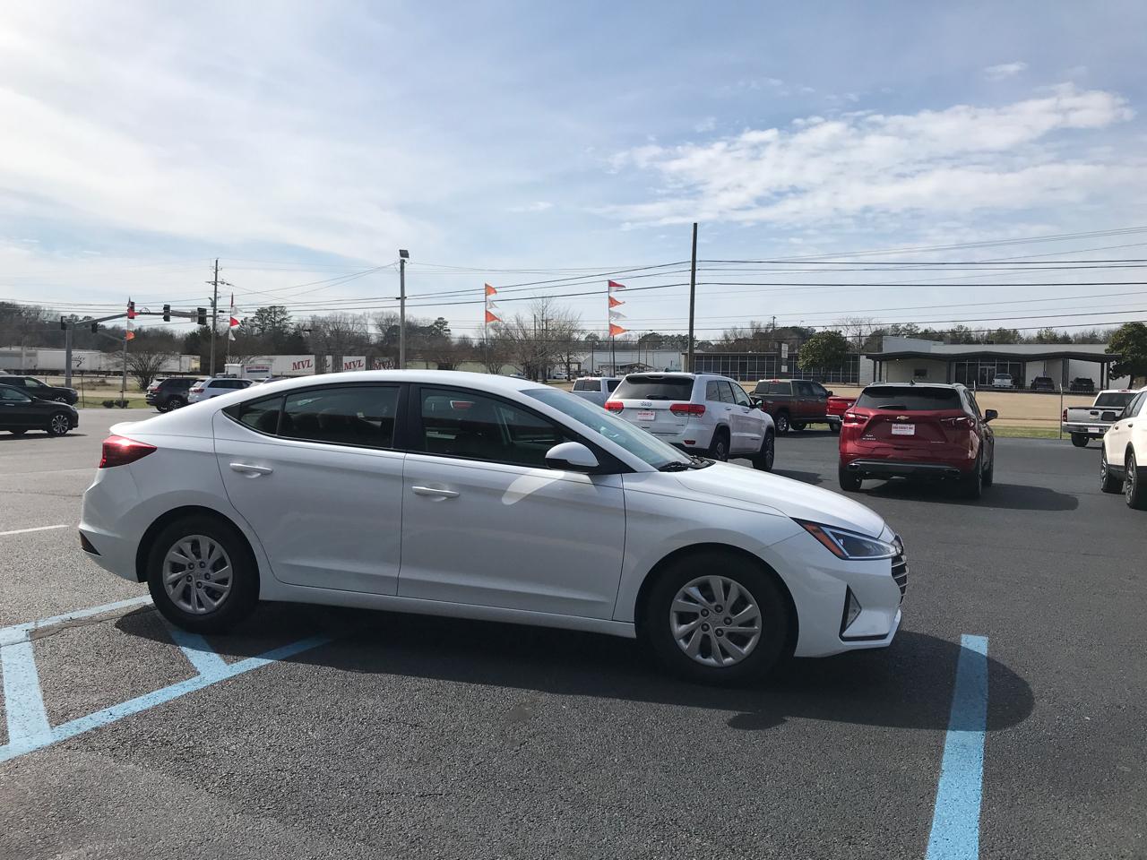 Hyundai Elantra SE 6AT 2019
