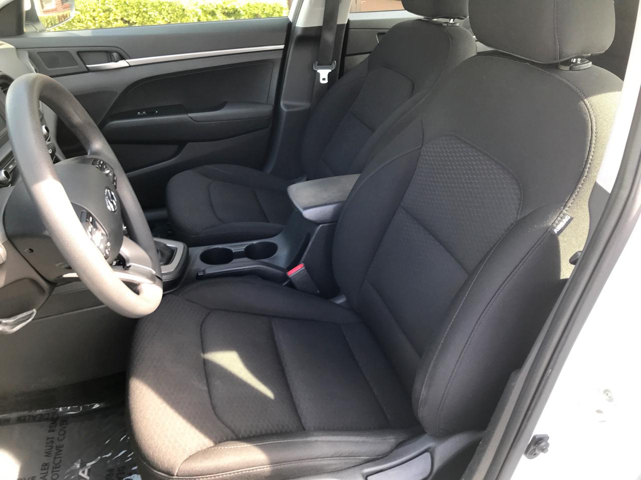 Hyundai Elantra SE 6AT 2019