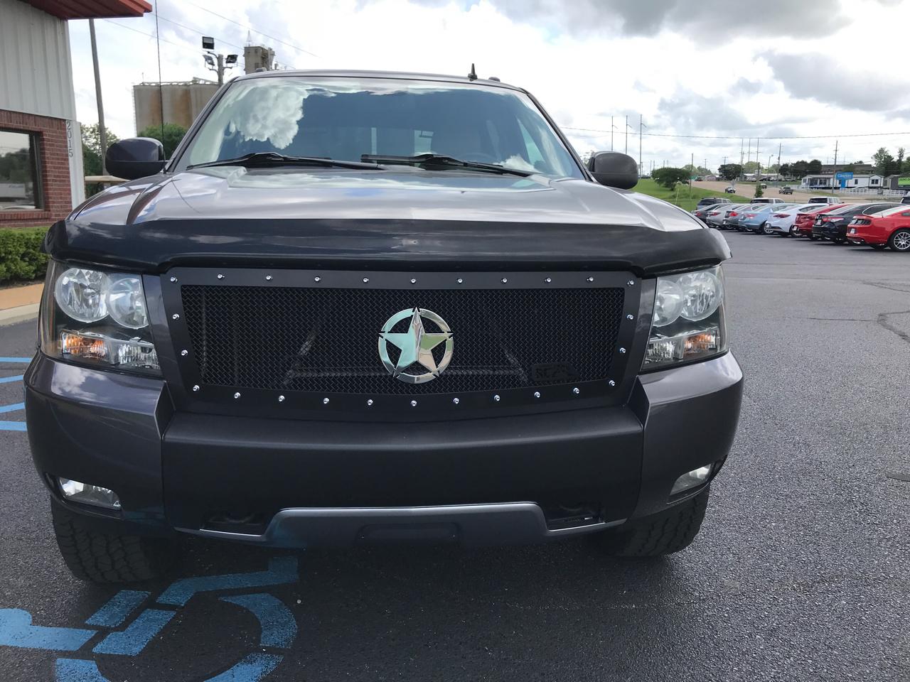 Chevrolet Avalanche LT 4WD 2011