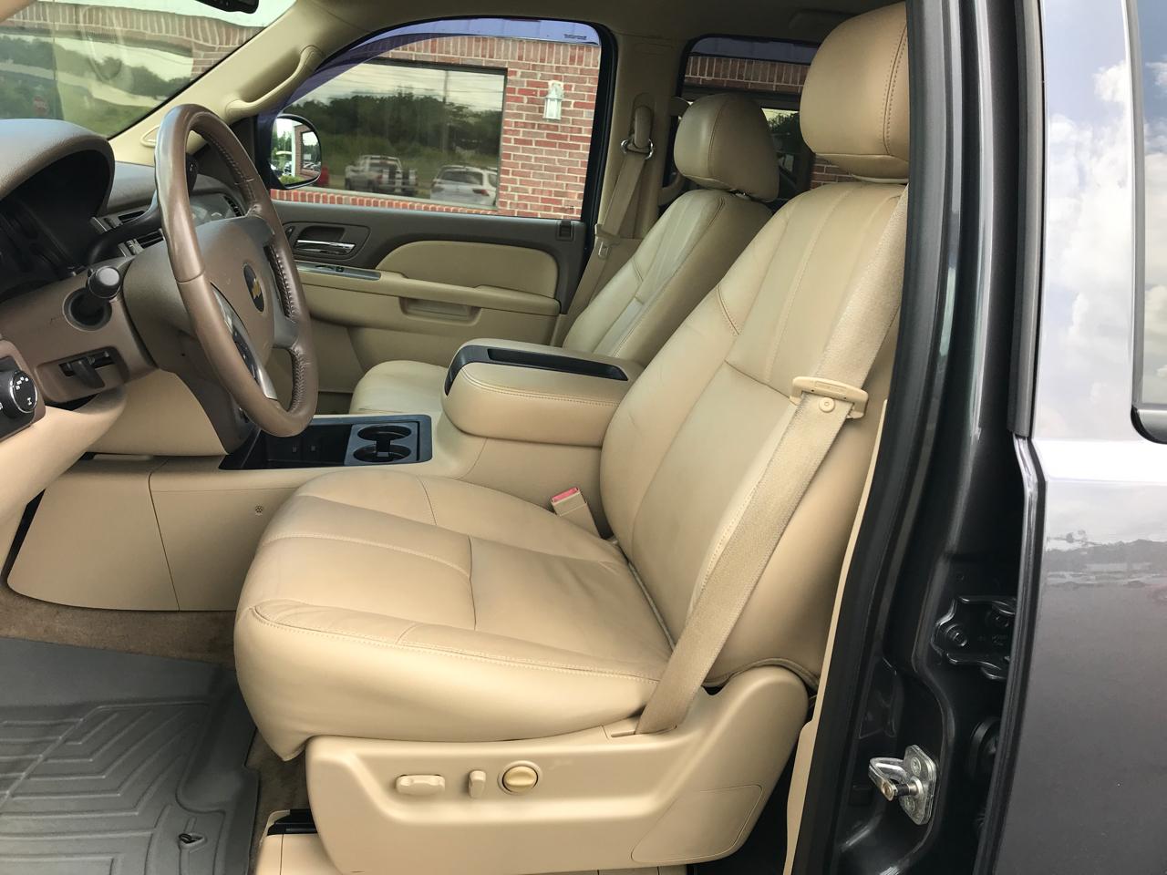 Chevrolet Avalanche LT 4WD 2011