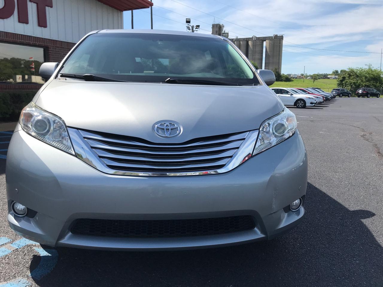 Toyota Sienna XLE FWD 8-Passenger V6 2012