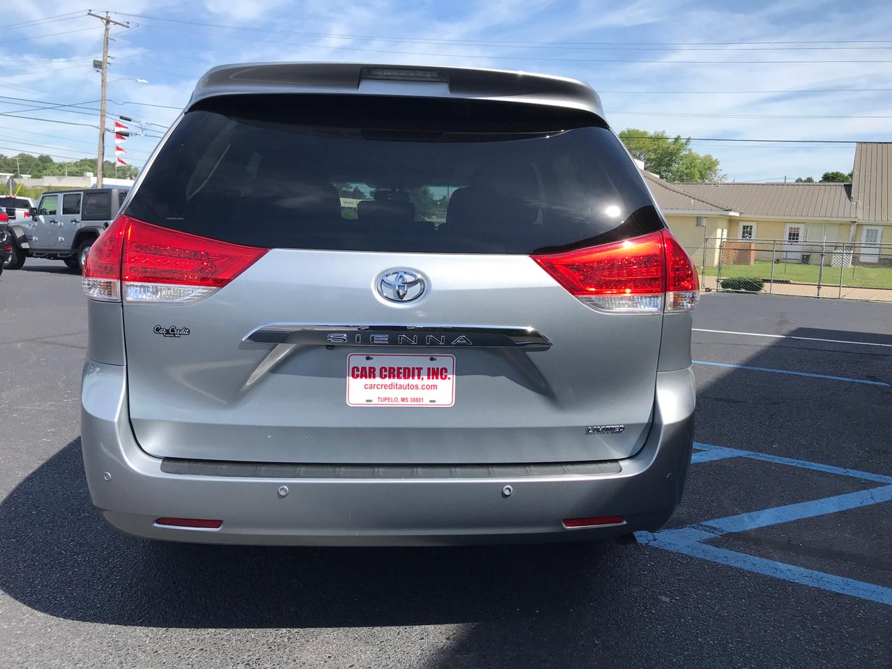 Toyota Sienna XLE FWD 8-Passenger V6 2012