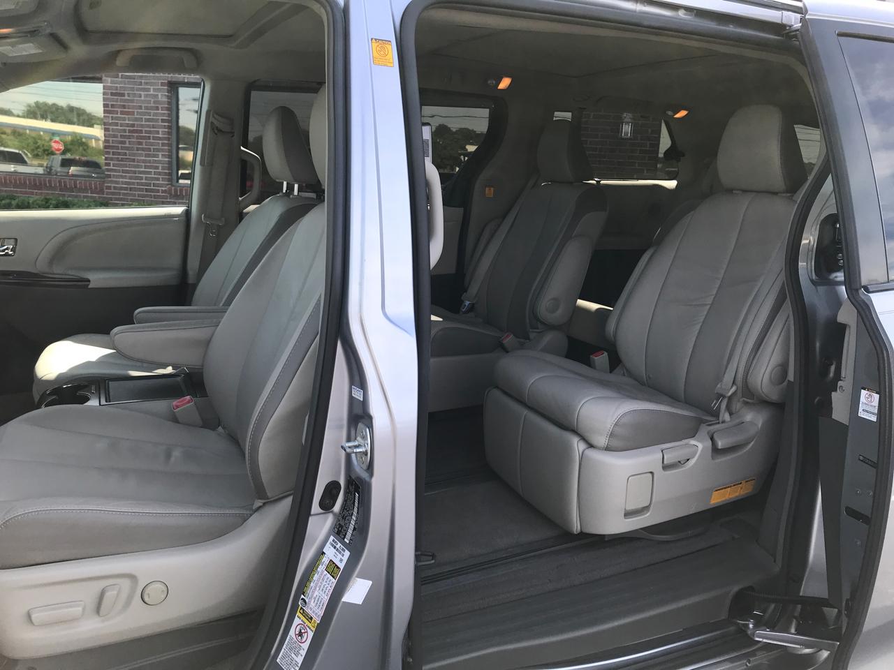 Toyota Sienna XLE FWD 8-Passenger V6 2012
