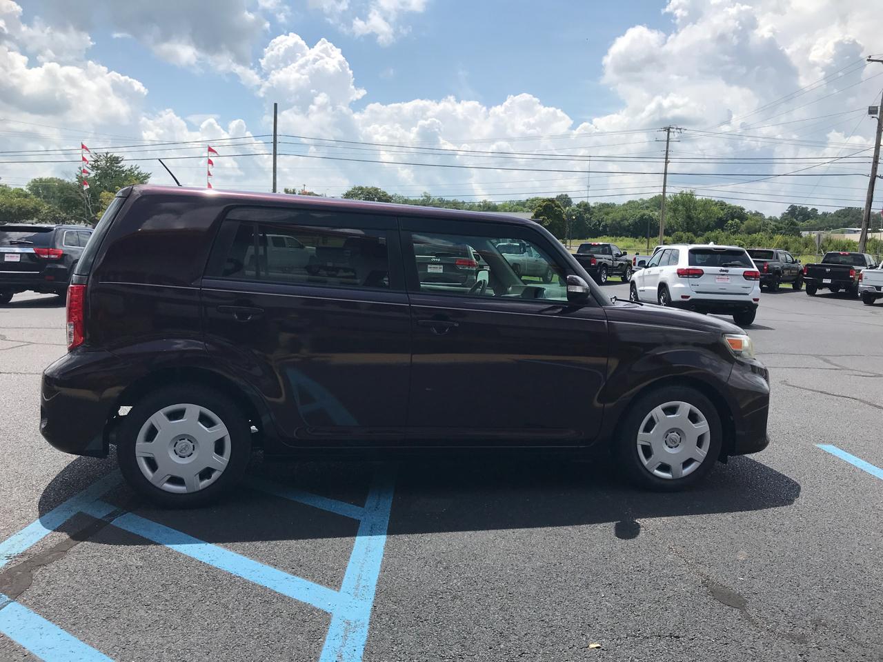 Scion xB 5-Door Wagon 5-Spd MT 2013