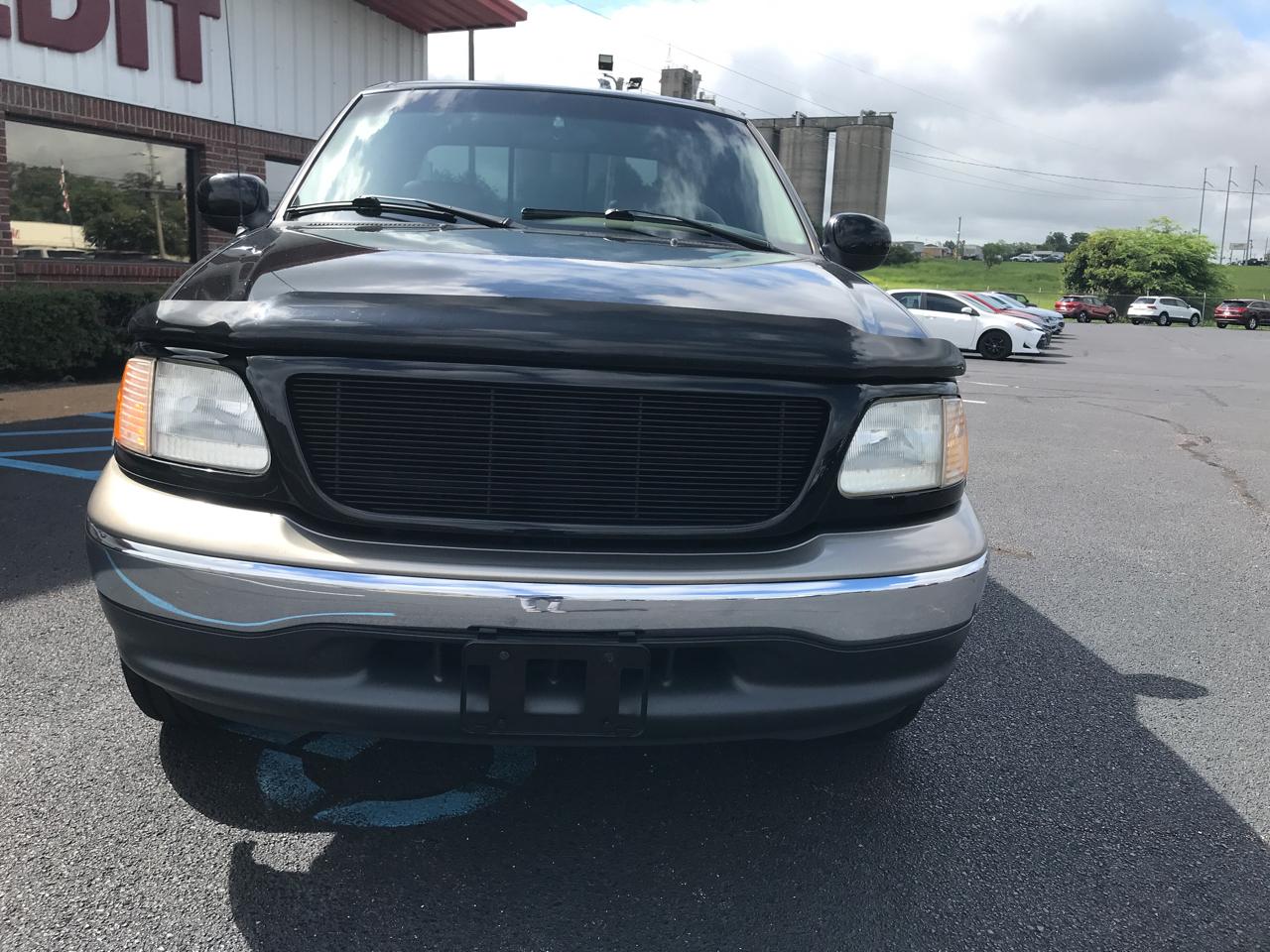 Ford F-150 XLT SuperCrew 2WD 2001