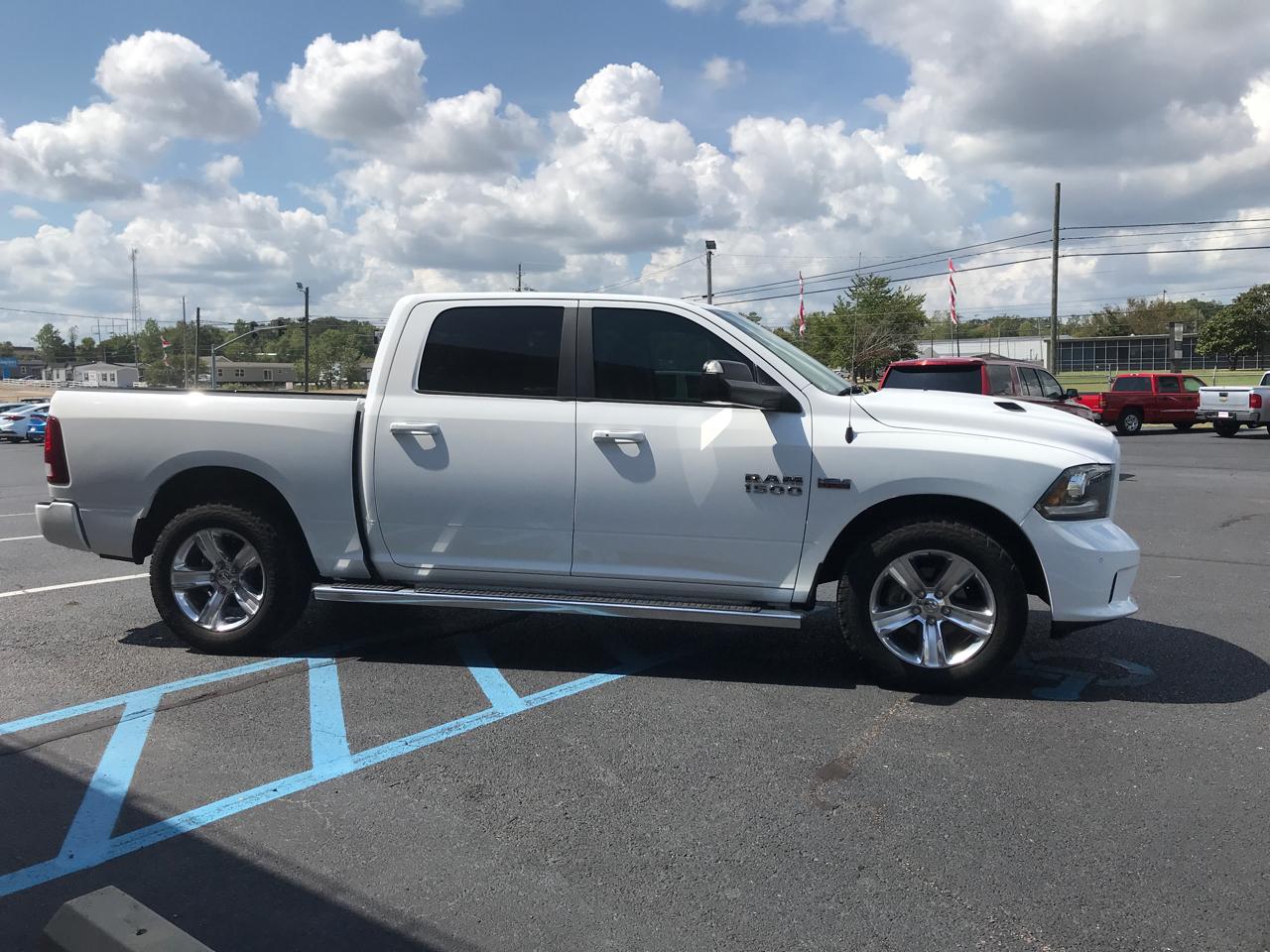 RAM 1500 Sport Crew Cab SWB 2WD 2015