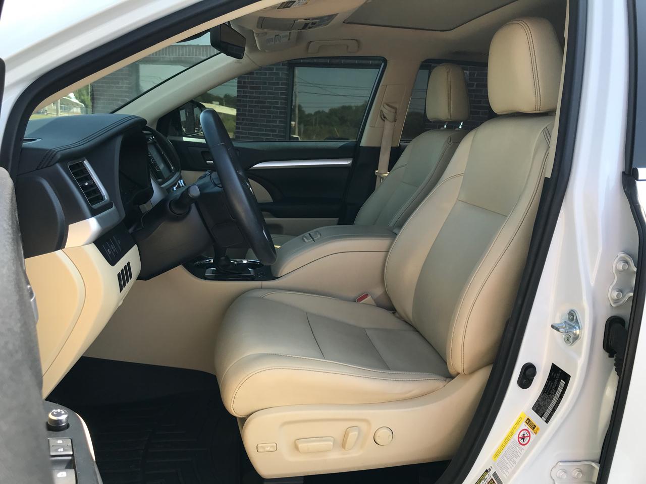 Toyota Highlander SE FWD V6 2017