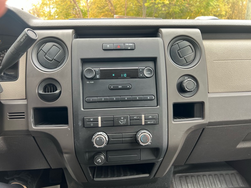 Ford F-150 XL 8-ft. Bed 2WD 2010 Ford F-150 XL 8-ft. Bed 2WD 2010