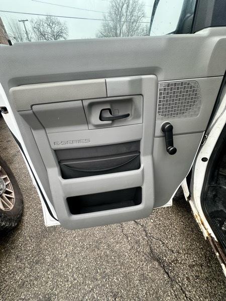 Ford Econoline E-250 2010