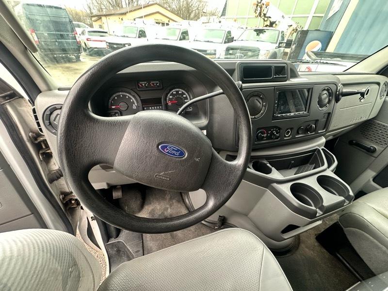 Ford Econoline E-250 2010