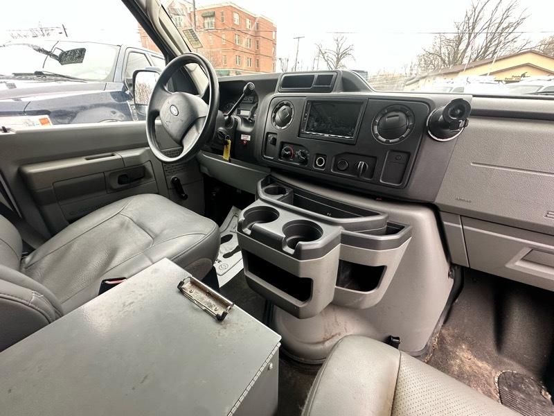 Ford Econoline E-250 2010