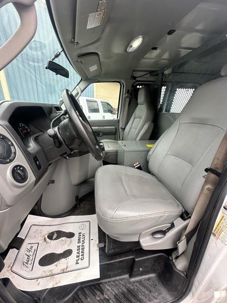 Ford Econoline E-250 2010