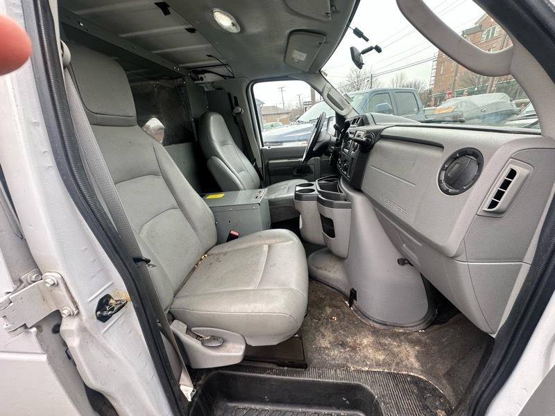 Ford Econoline E-250 2010