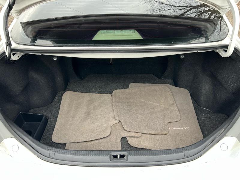 Toyota Camry LE 6-Spd AT 2011