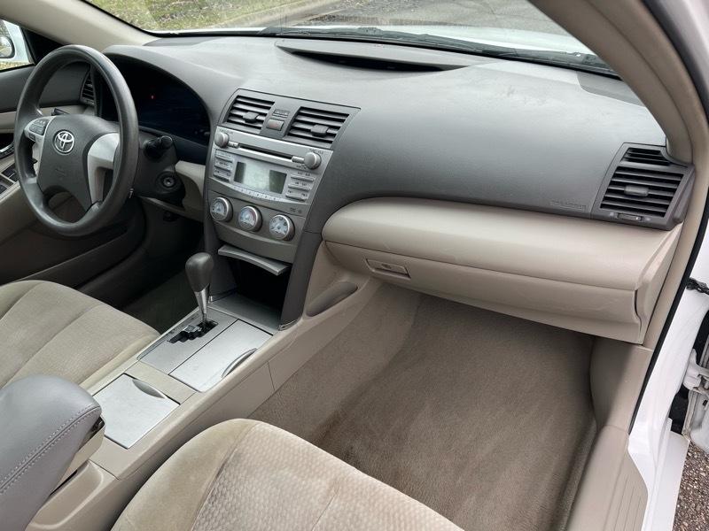 Toyota Camry LE 6-Spd AT 2011