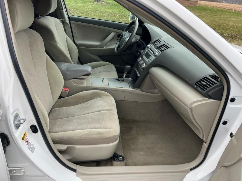 Toyota Camry LE 6-Spd AT 2011