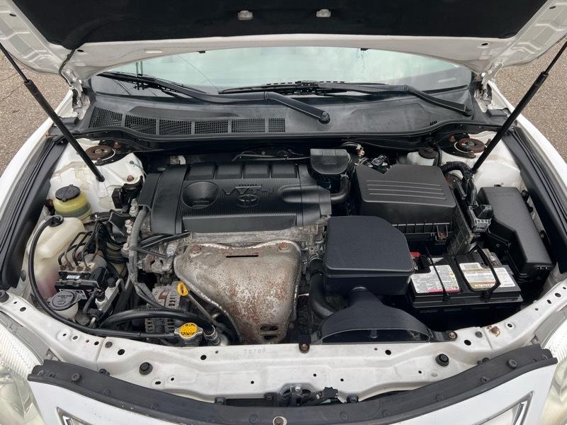 Toyota Camry LE 6-Spd AT 2011